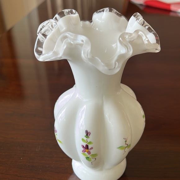 Fenton Violets in the Snow vase - Picture 3 of 6